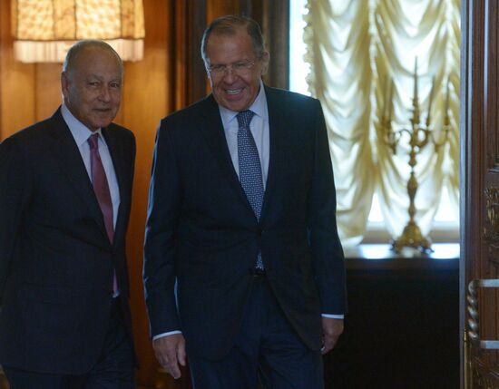 Встреча главы МИД РФ С. Лаврова и генерального секретаря ЛАГ А. Абуль-Гейта