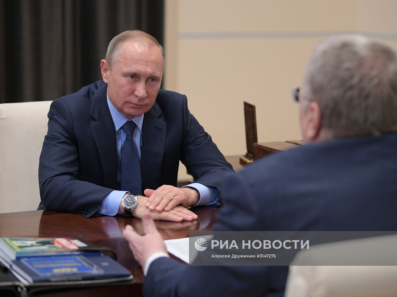 Президент РФ В. Путин провел рабочую встречу с лидером ЛДПР В. Жириновским