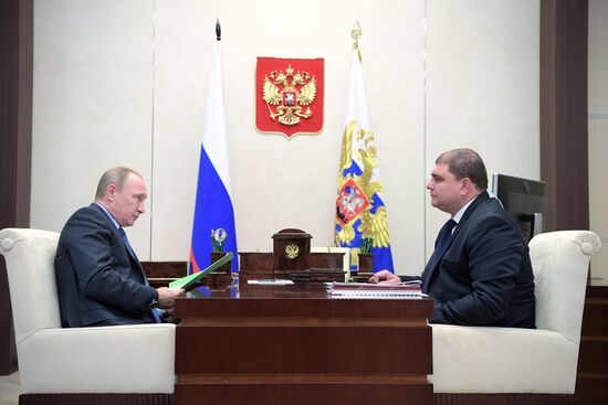Президент РФ В. Путин встретился с губернатором Орловской области В. Потомским