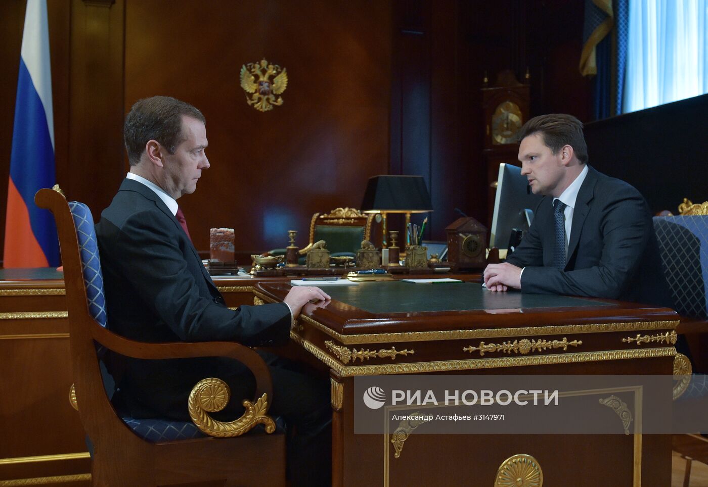 Премьер-министр РФ Д. Медведев встретился с назначенным на должность генерального директора "Почты России" Н. Подгузовым