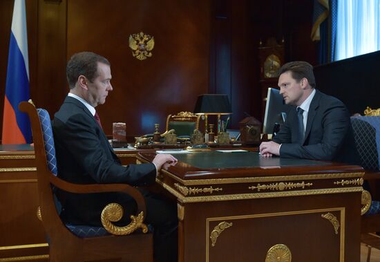 Премьер-министр РФ Д. Медведев встретился с назначенным на должность генерального директора "Почты России" Н. Подгузовым