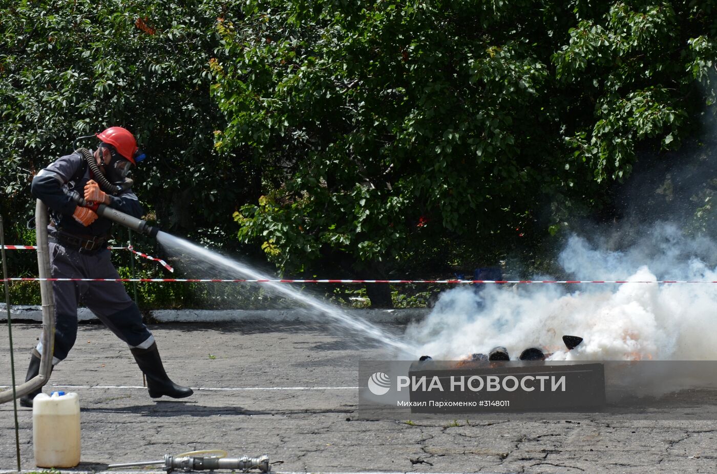 Учения МЧС на шахте имени Бажанова в Донецкой области