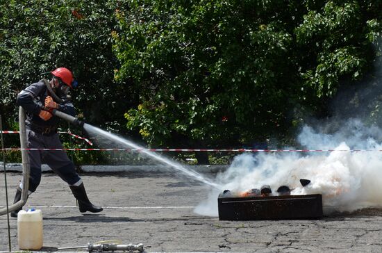 Учения МЧС на шахте имени Бажанова в Донецкой области