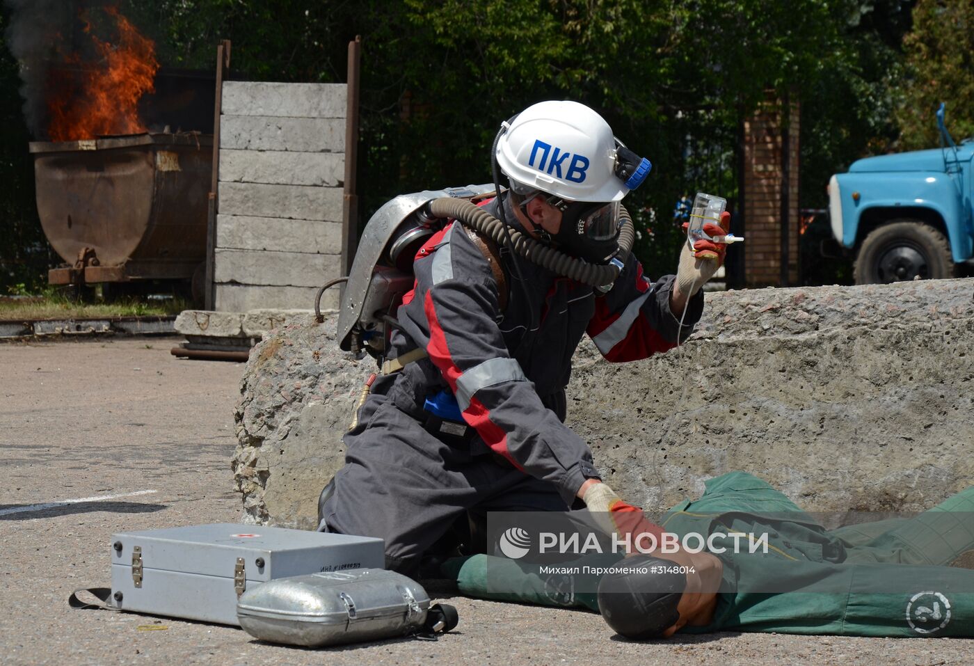Учения МЧС на шахте имени Бажанова в Донецкой области