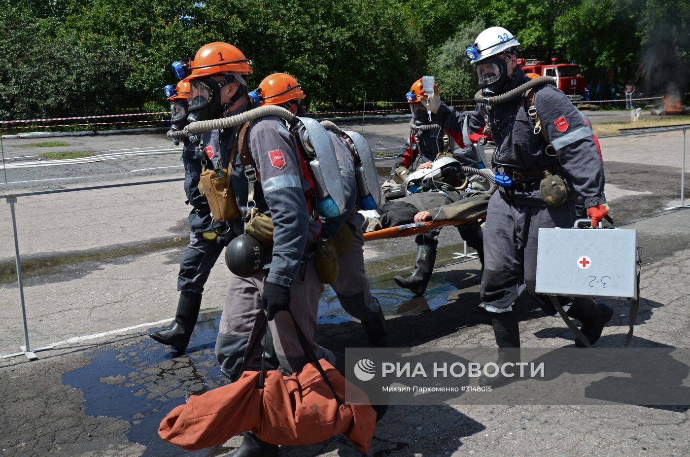 Учения МЧС на шахте имени Бажанова в Донецкой области