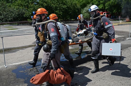 Учения МЧС на шахте имени Бажанова в Донецкой области