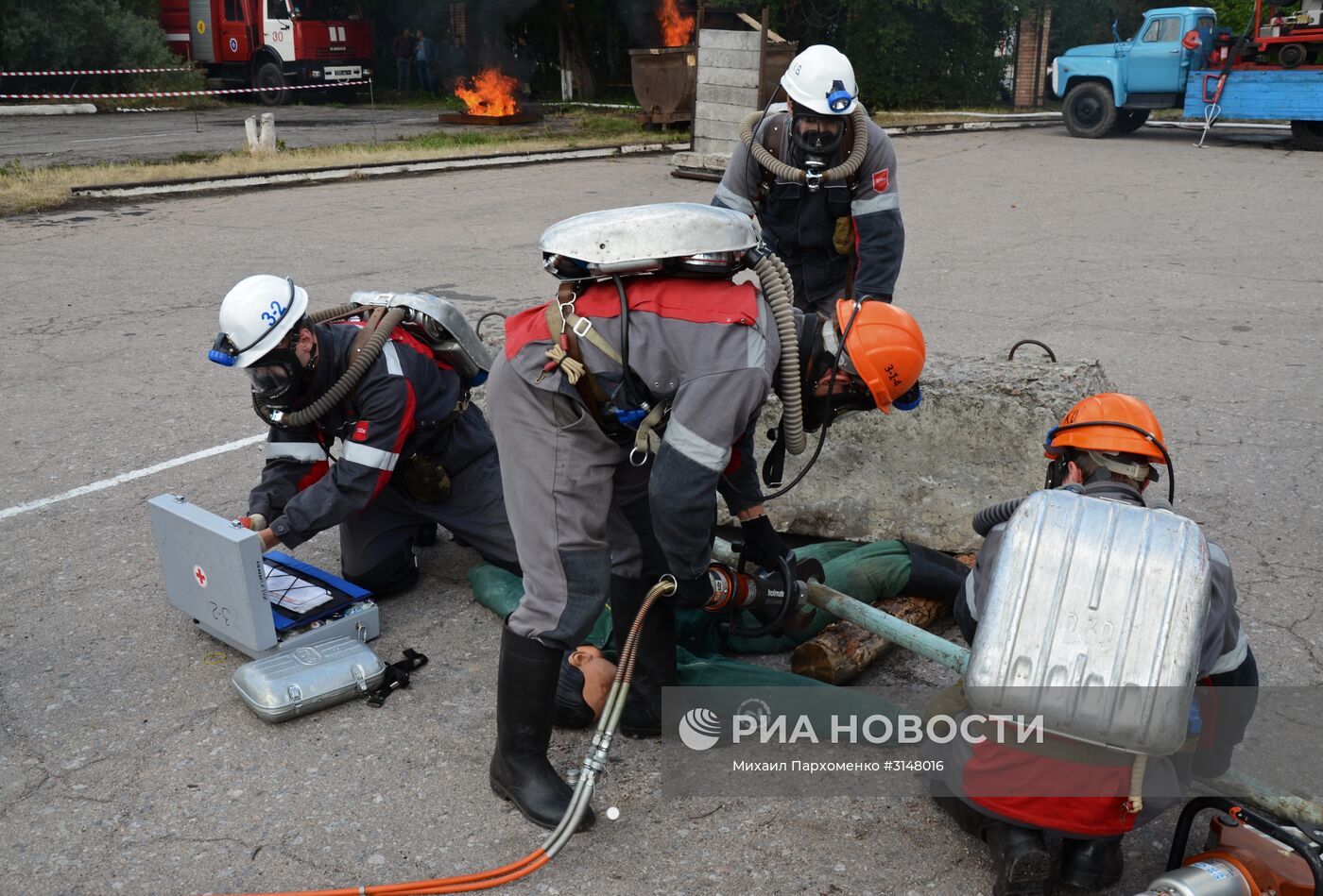 Учения МЧС на шахте имени Бажанова в Донецкой области