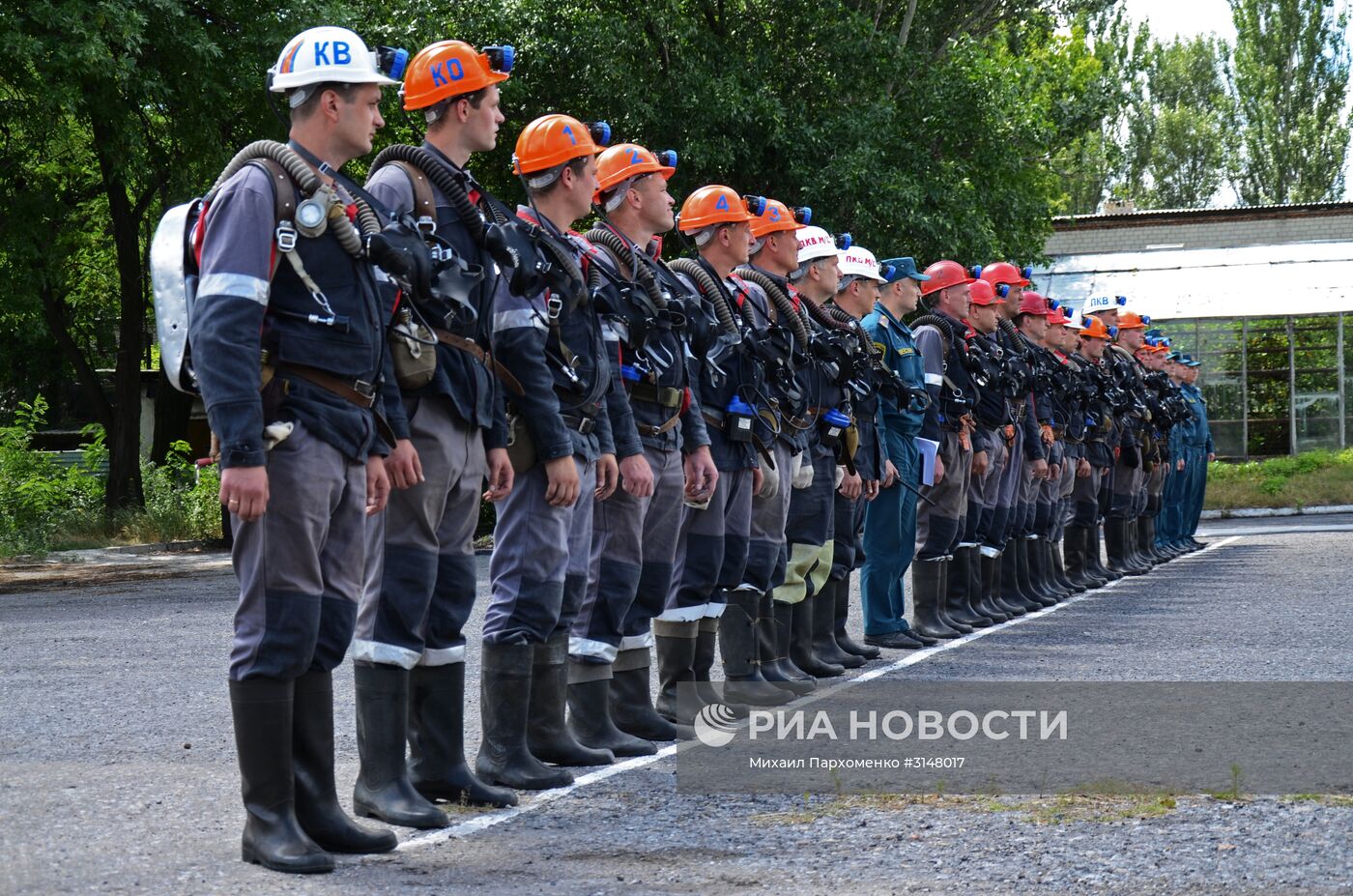 Учения МЧС на шахте имени Бажанова в Донецкой области