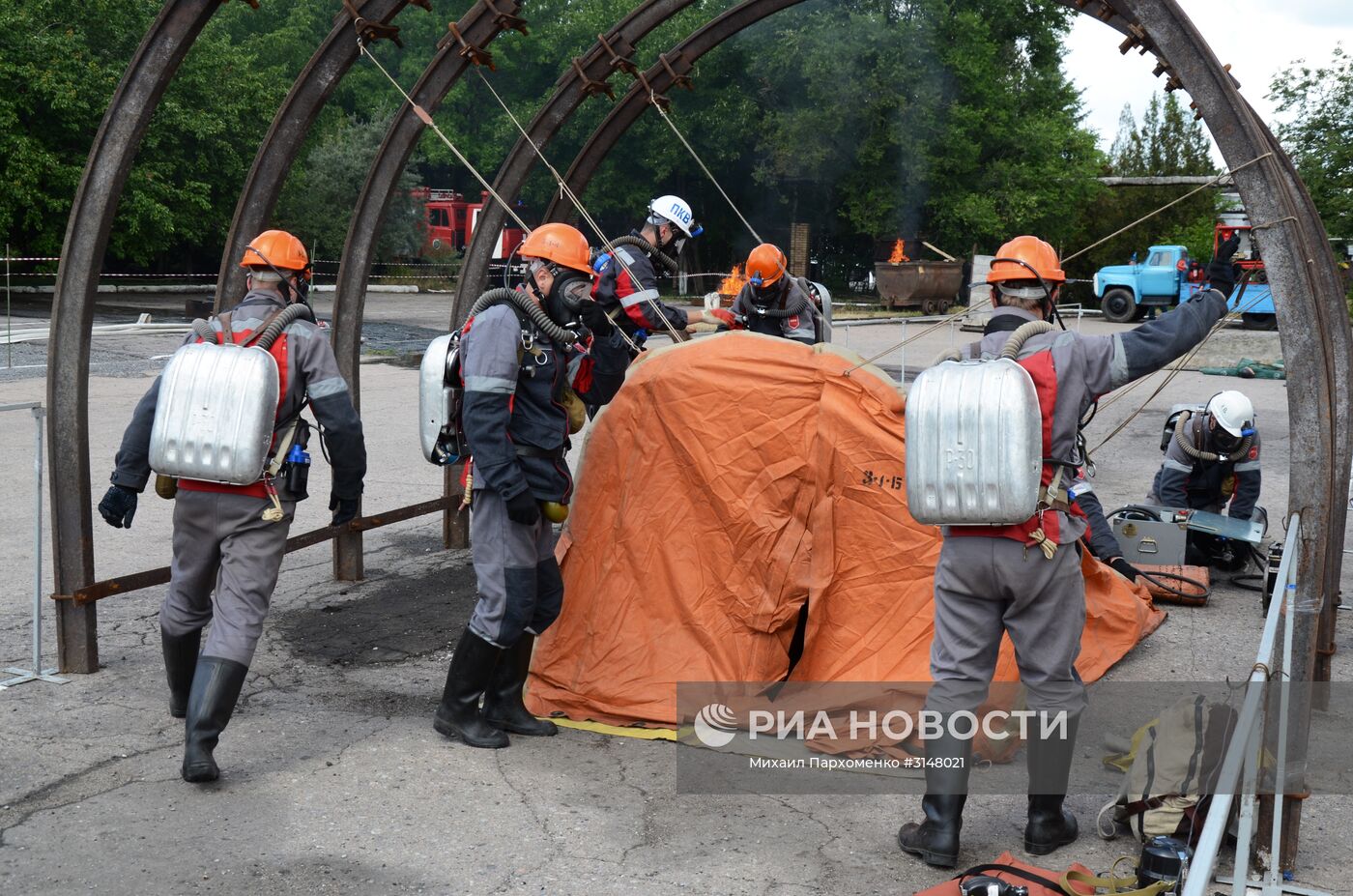 Учения МЧС на шахте имени Бажанова в Донецкой области