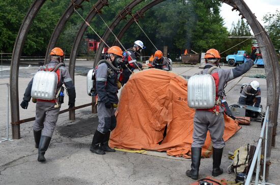 Учения МЧС на шахте имени Бажанова в Донецкой области