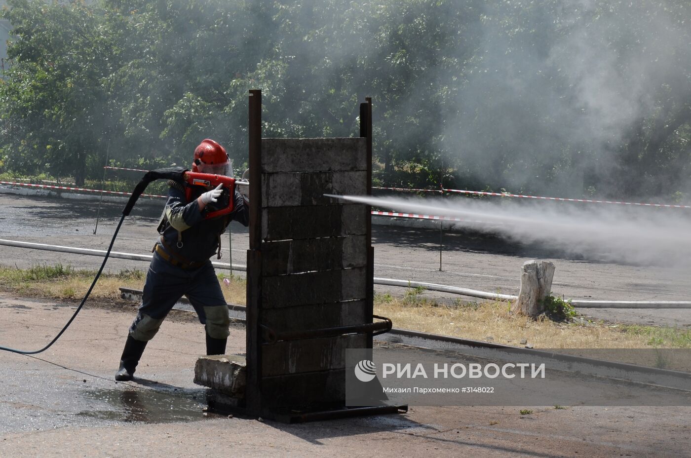 Учения МЧС на шахте имени Бажанова в Донецкой области