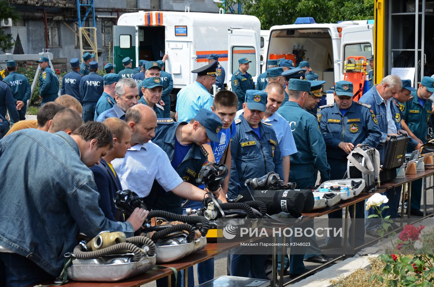 Учения МЧС на шахте имени Бажанова в Донецкой области
