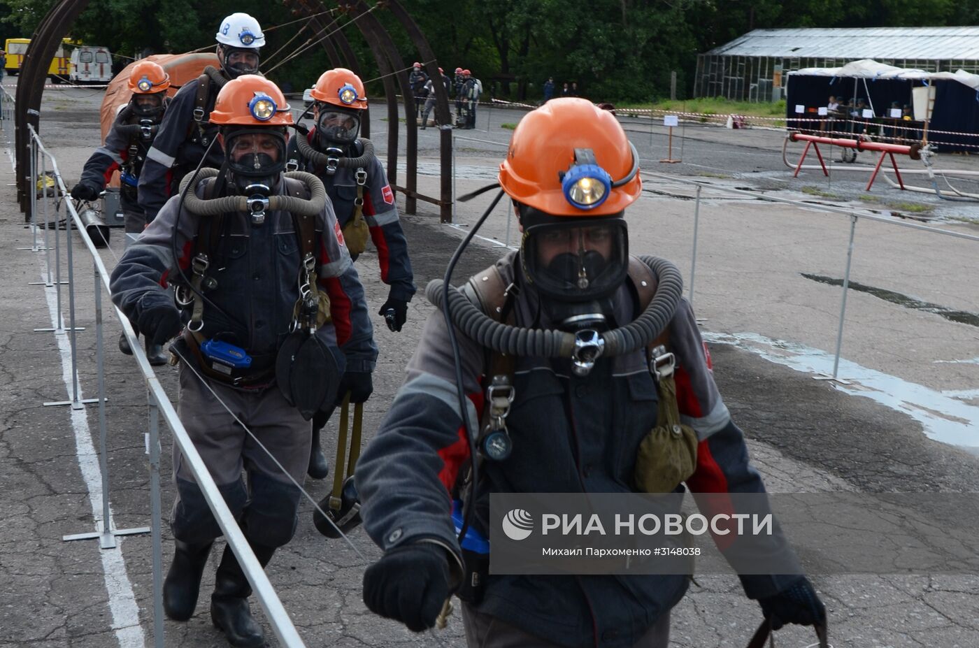 Учения МЧС на шахте имени Бажанова в Донецкой области