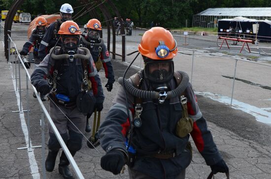 Учения МЧС на шахте имени Бажанова в Донецкой области