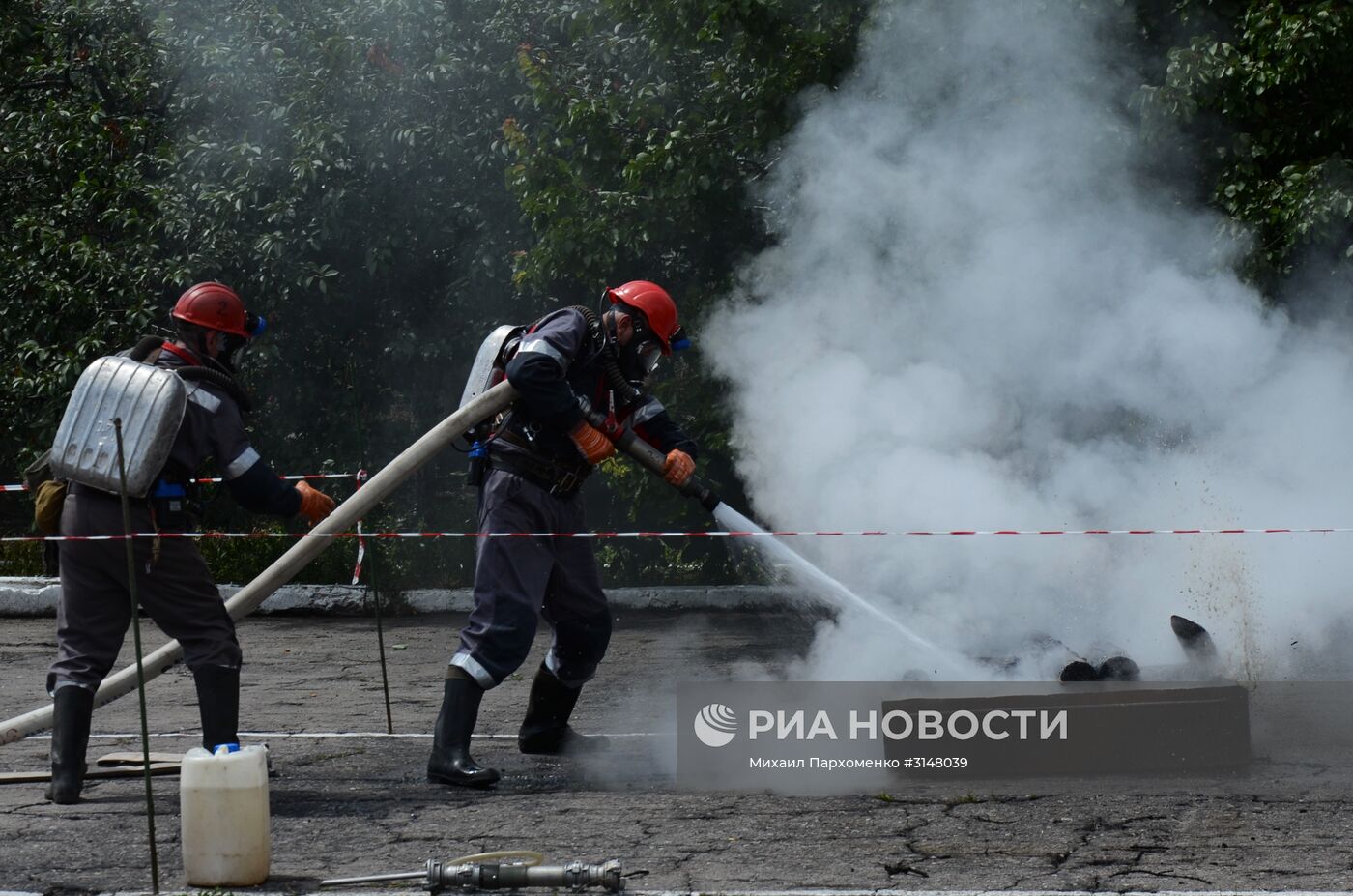 Учения МЧС на шахте имени Бажанова в Донецкой области