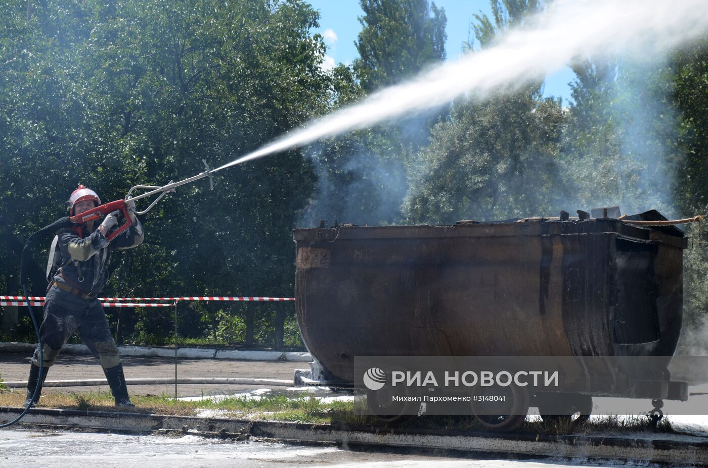Учения МЧС на шахте имени Бажанова в Донецкой области
