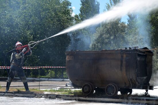 Учения МЧС на шахте имени Бажанова в Донецкой области