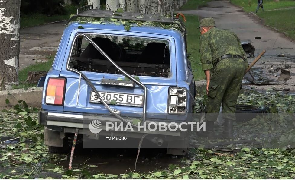 Последствия взрывов в центре Луганска