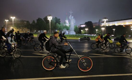 Третий ночной велопарад в Москве
