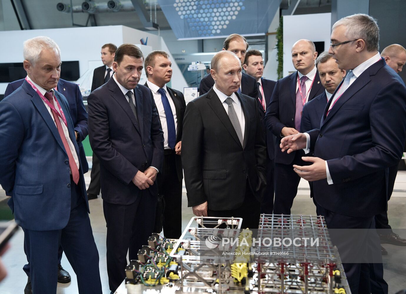 Рабочая поездка президента РФ В. Путина в Екатеринбург. День второй