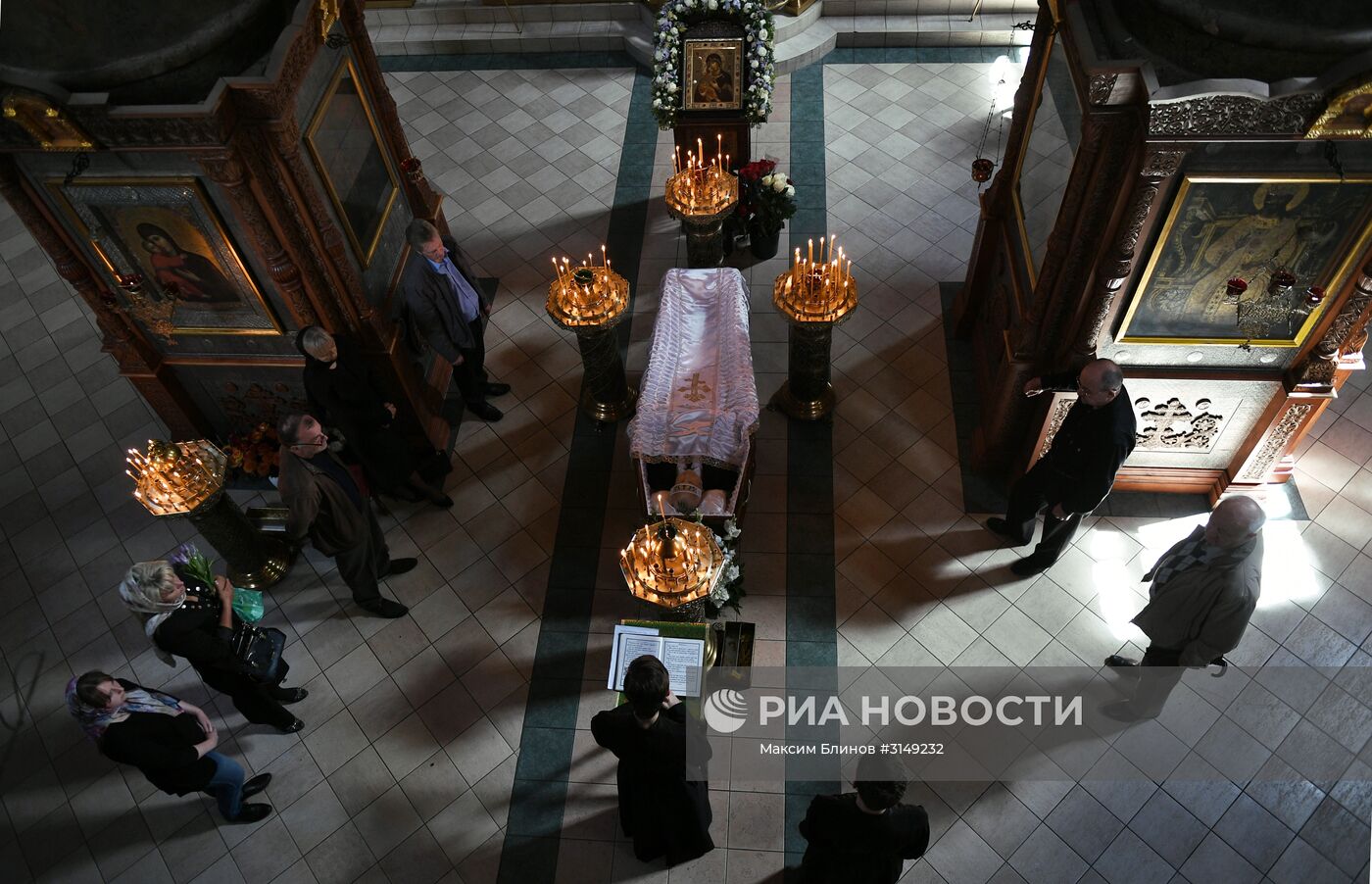 Прощание с художником Ильей Глазуновым в соборе Сретенского монастыря