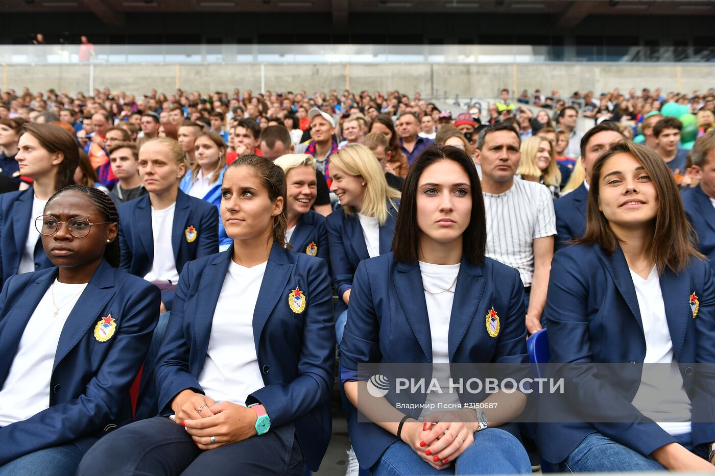 Вручение серебряных медалей игрокам ПФК ЦСКА