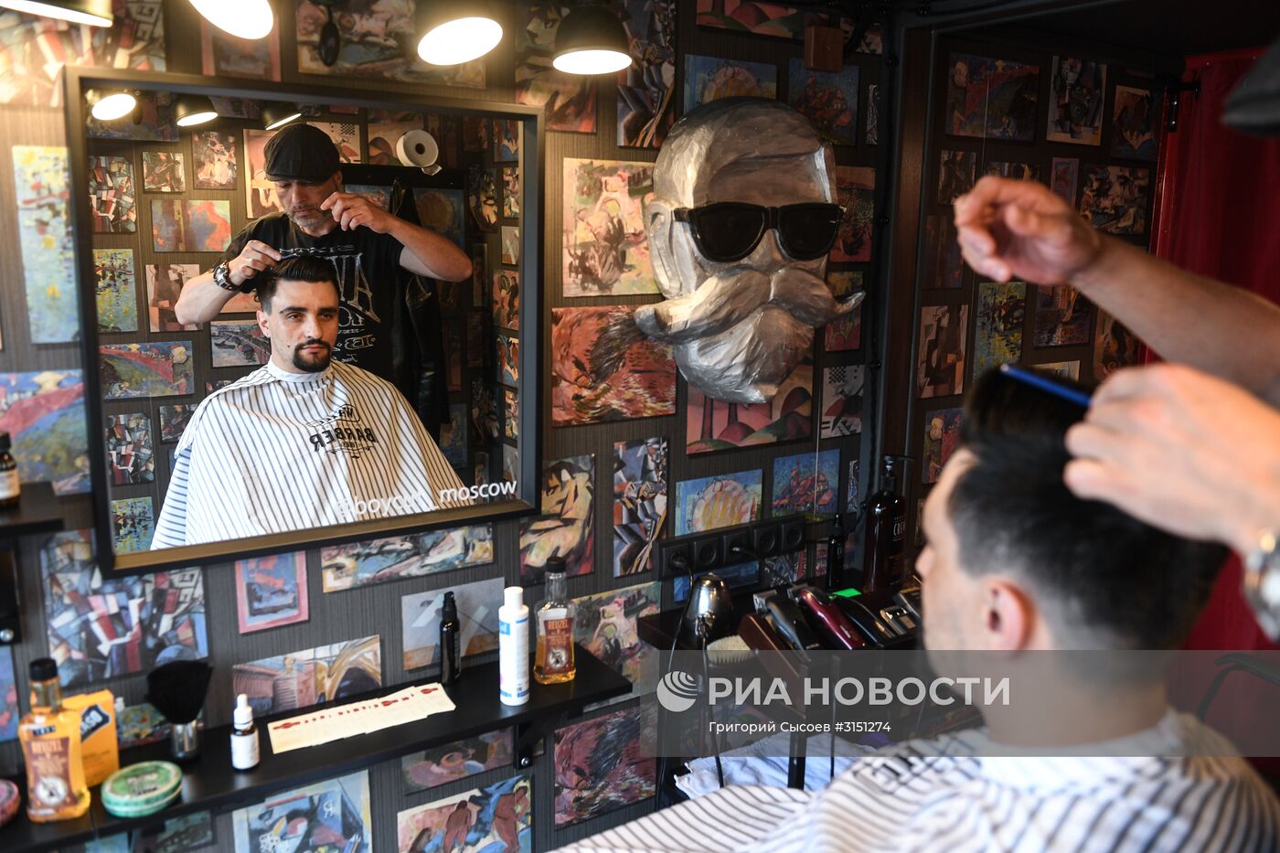 Мобильный барбершоп Boy Cut Barber Truck появился в Москве