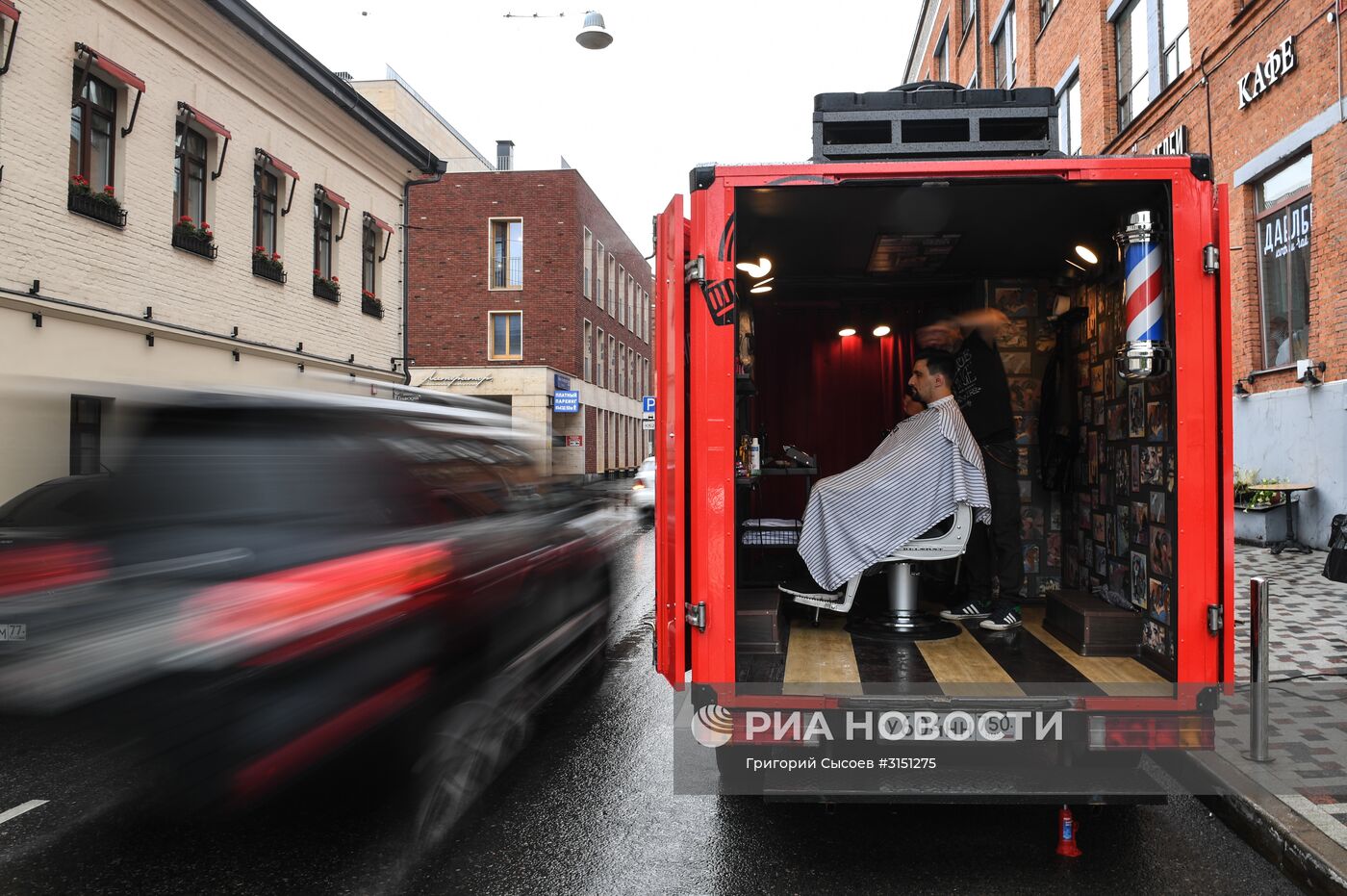 Мобильный барбершоп Boy Cut Barber Truck появился в Москве