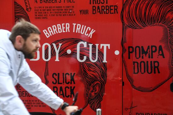 Мобильный барбершоп Boy Cut Barber Truck появился в Москве