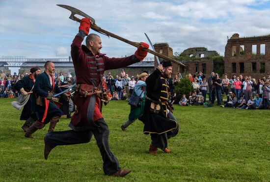Исторический фестиваль "Страж в истоке Невы" в Ленинградской области