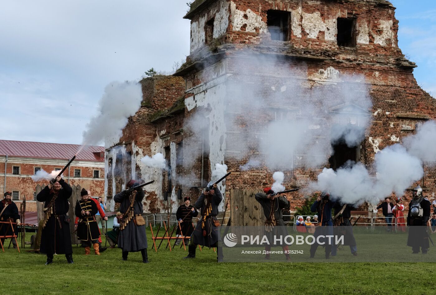 Исторический фестиваль "Страж в истоке Невы" в Ленинградской области