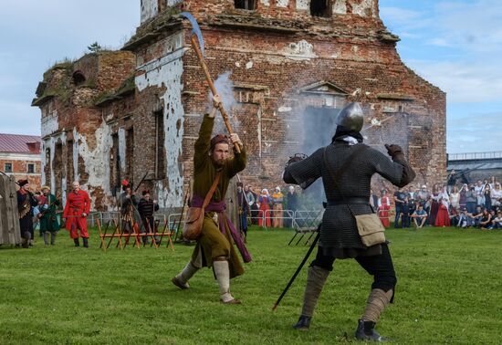 Исторический фестиваль "Страж в истоке Невы" в Ленинградской области