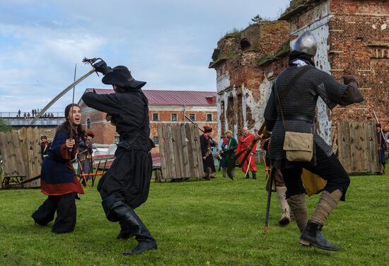 Исторический фестиваль "Страж в истоке Невы" в Ленинградской области