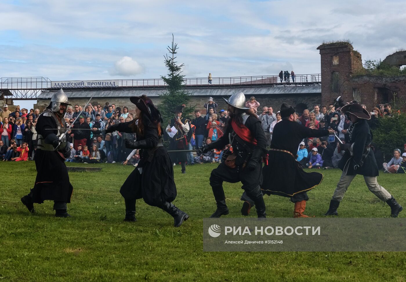 Исторический фестиваль "Страж в истоке Невы" в Ленинградской области