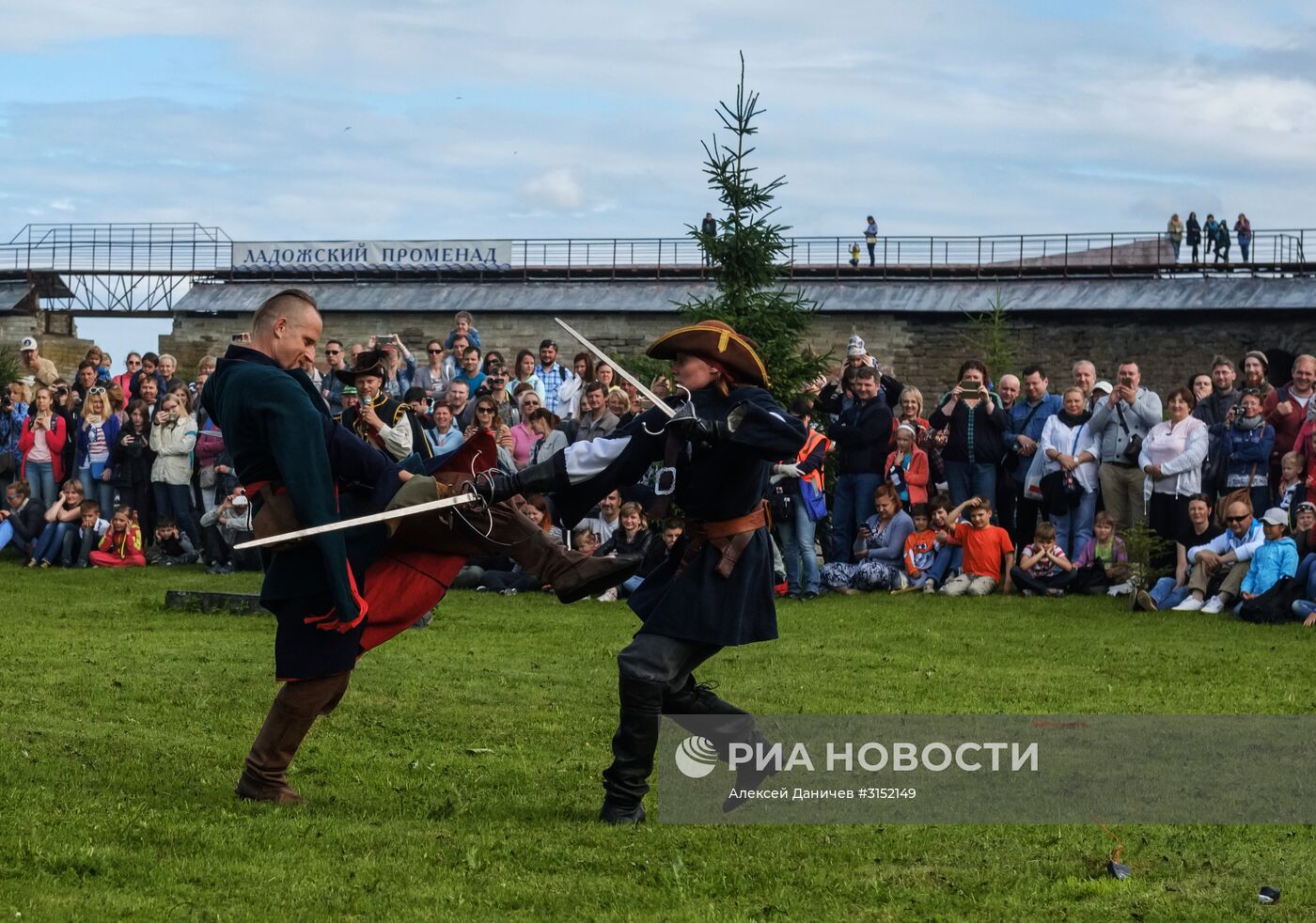 Исторический фестиваль "Страж в истоке Невы" в Ленинградской области