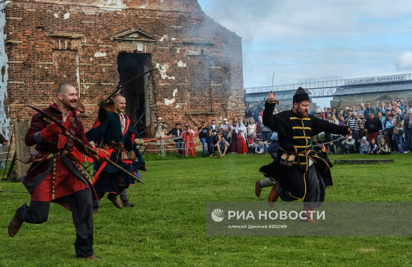 Исторический фестиваль "Страж в истоке Невы" в Ленинградской области