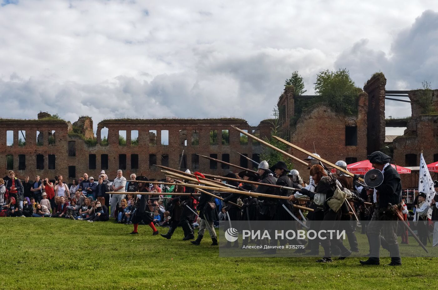 Исторический фестиваль "Страж в истоке Невы" в Ленинградской области