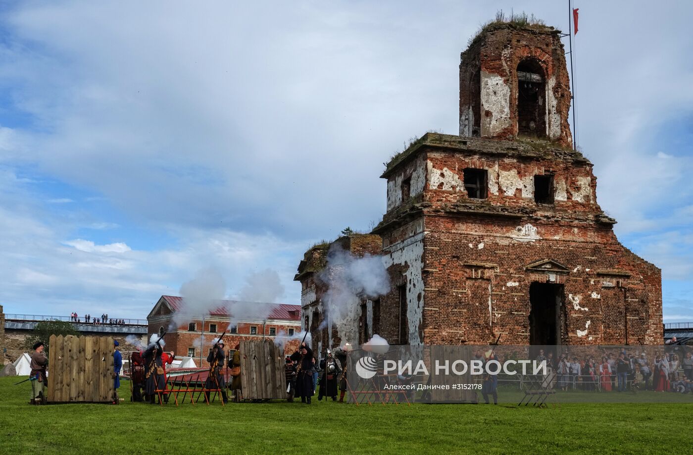 Исторический фестиваль "Страж в истоке Невы" в Ленинградской области