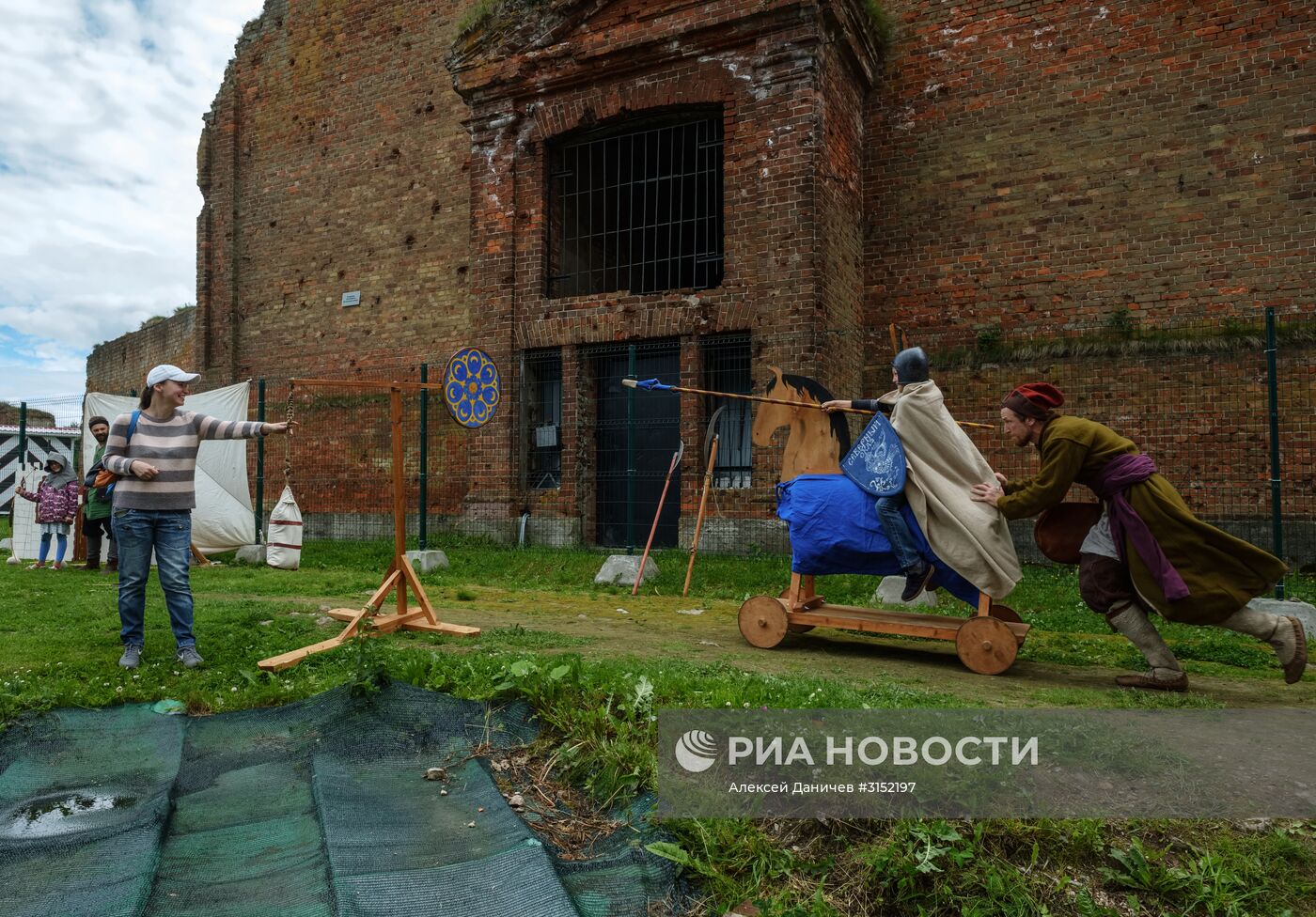 Исторический фестиваль "Страж в истоке Невы" в Ленинградской области