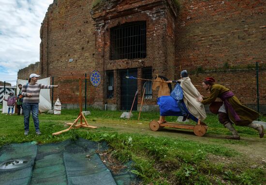 Исторический фестиваль "Страж в истоке Невы" в Ленинградской области