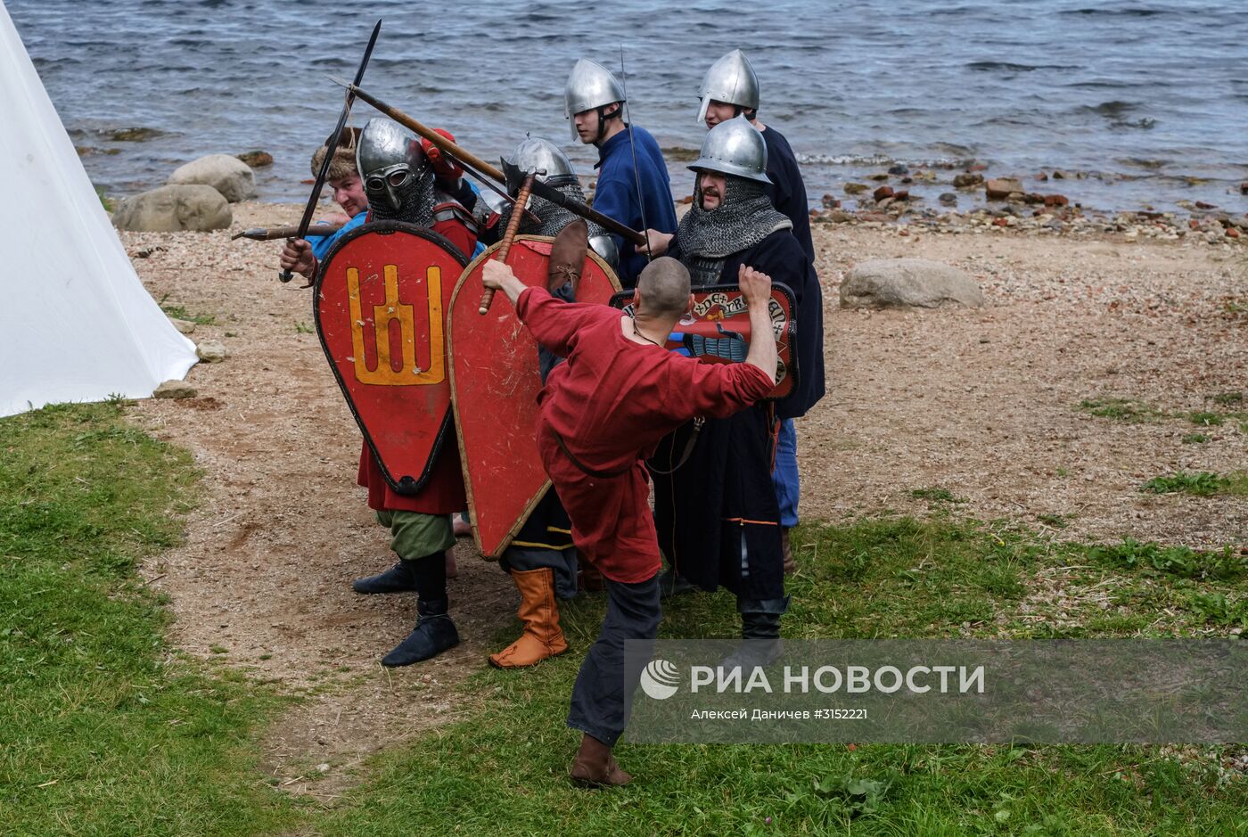 Исторический фестиваль "Страж в истоке Невы" в Ленинградской области