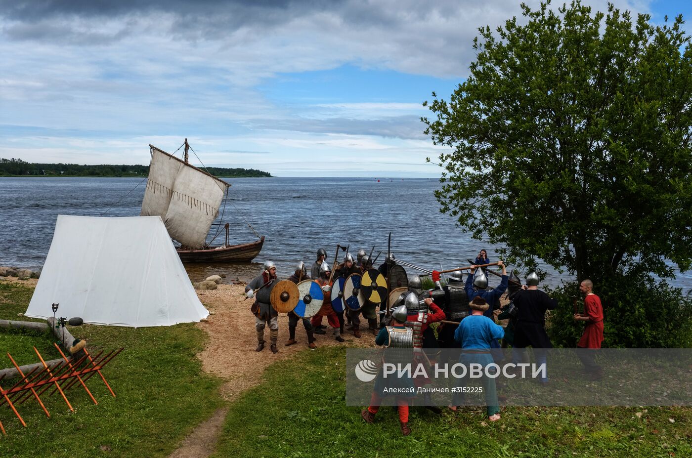Исторический фестиваль "Страж в истоке Невы" в Ленинградской области