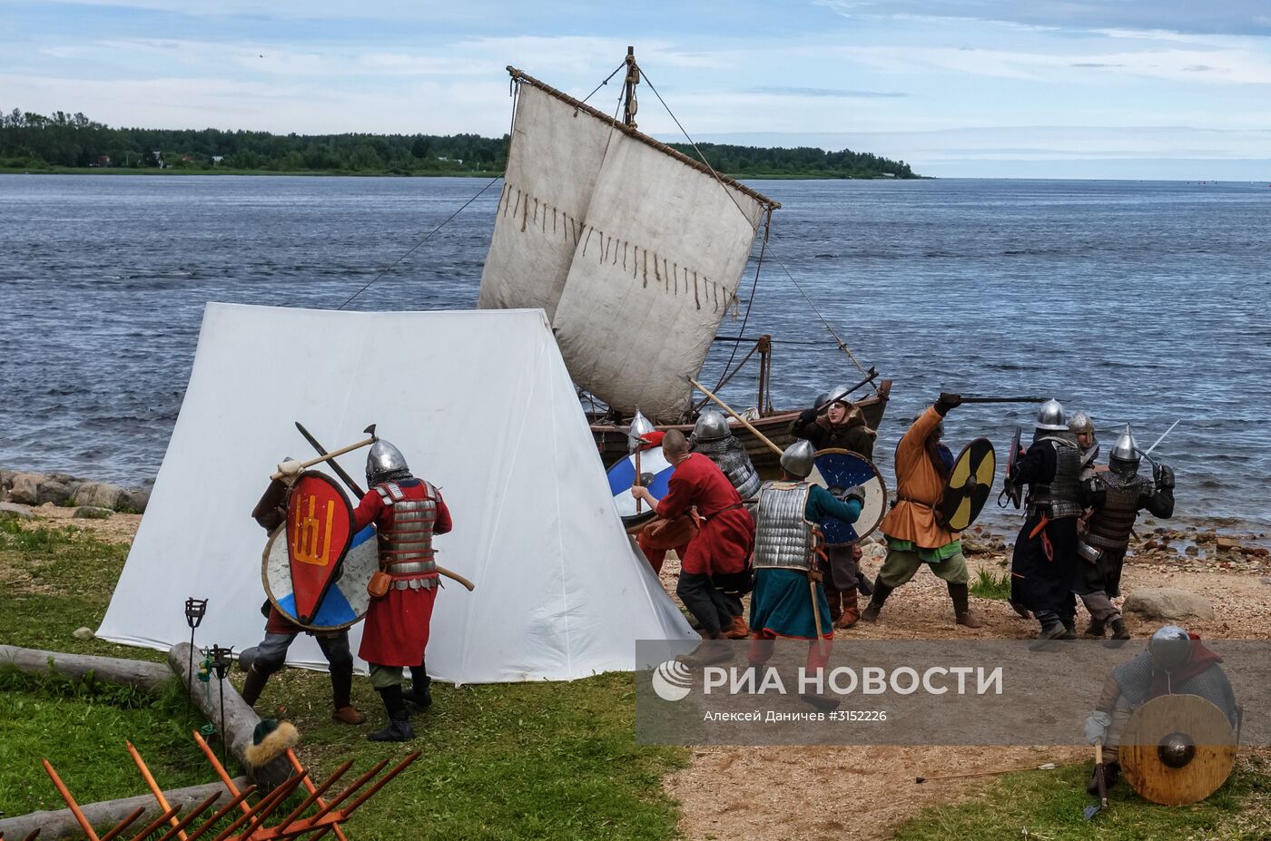 Исторический фестиваль "Страж в истоке Невы" в Ленинградской области
