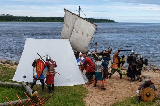 Исторический фестиваль "Страж в истоке Невы" в Ленинградской области
