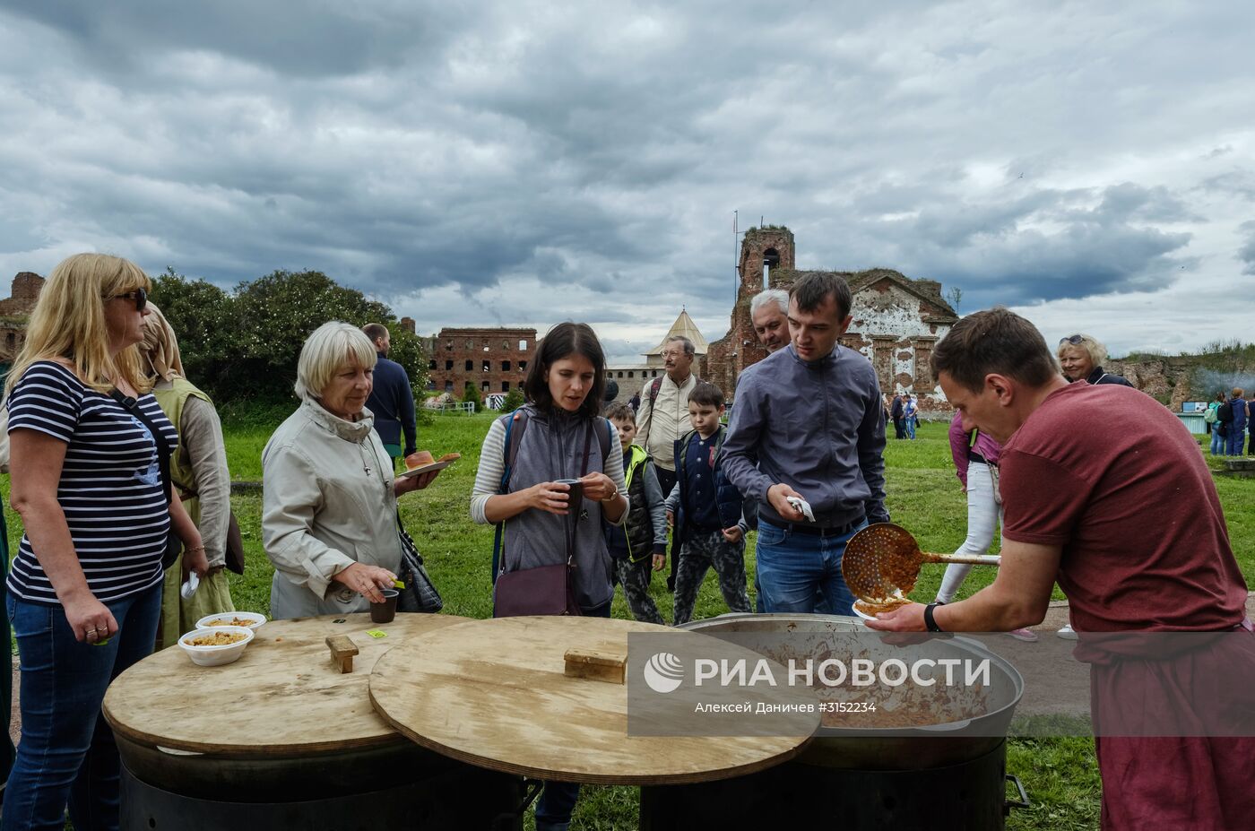 Исторический фестиваль "Страж в истоке Невы" в Ленинградской области