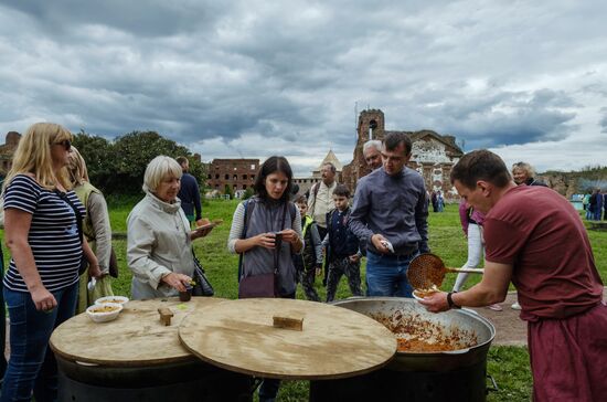 Исторический фестиваль "Страж в истоке Невы" в Ленинградской области