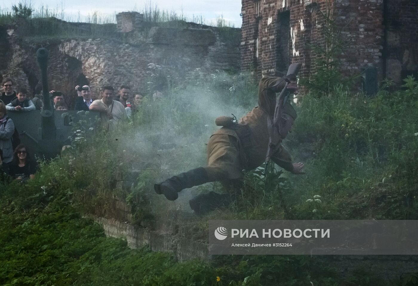 Исторический фестиваль "Страж в истоке Невы" в Ленинградской области