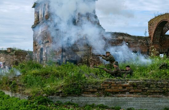 Исторический фестиваль "Страж в истоке Невы" в Ленинградской области