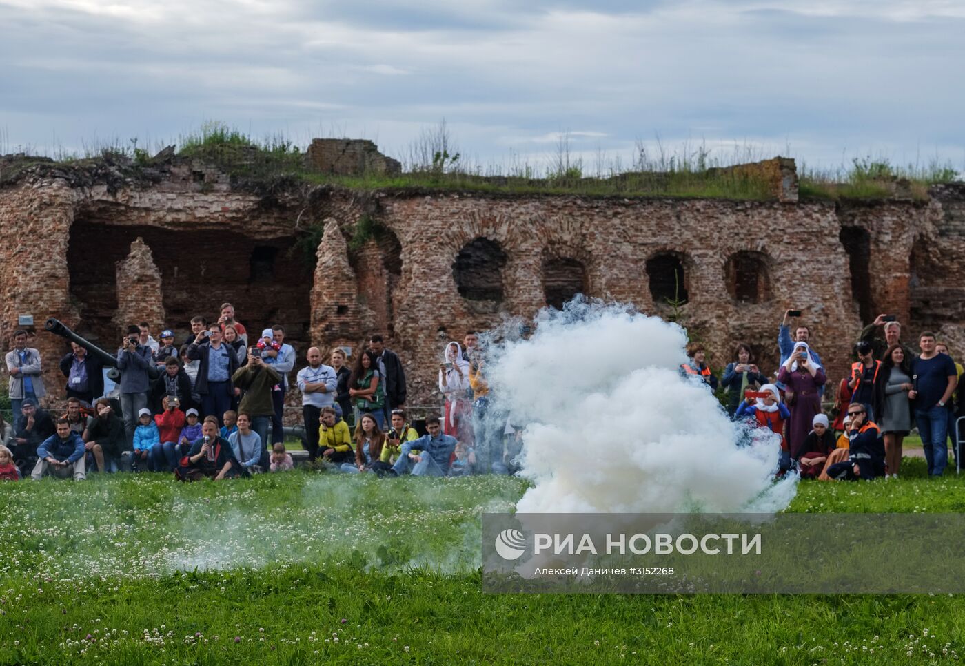 Исторический фестиваль "Страж в истоке Невы" в Ленинградской области