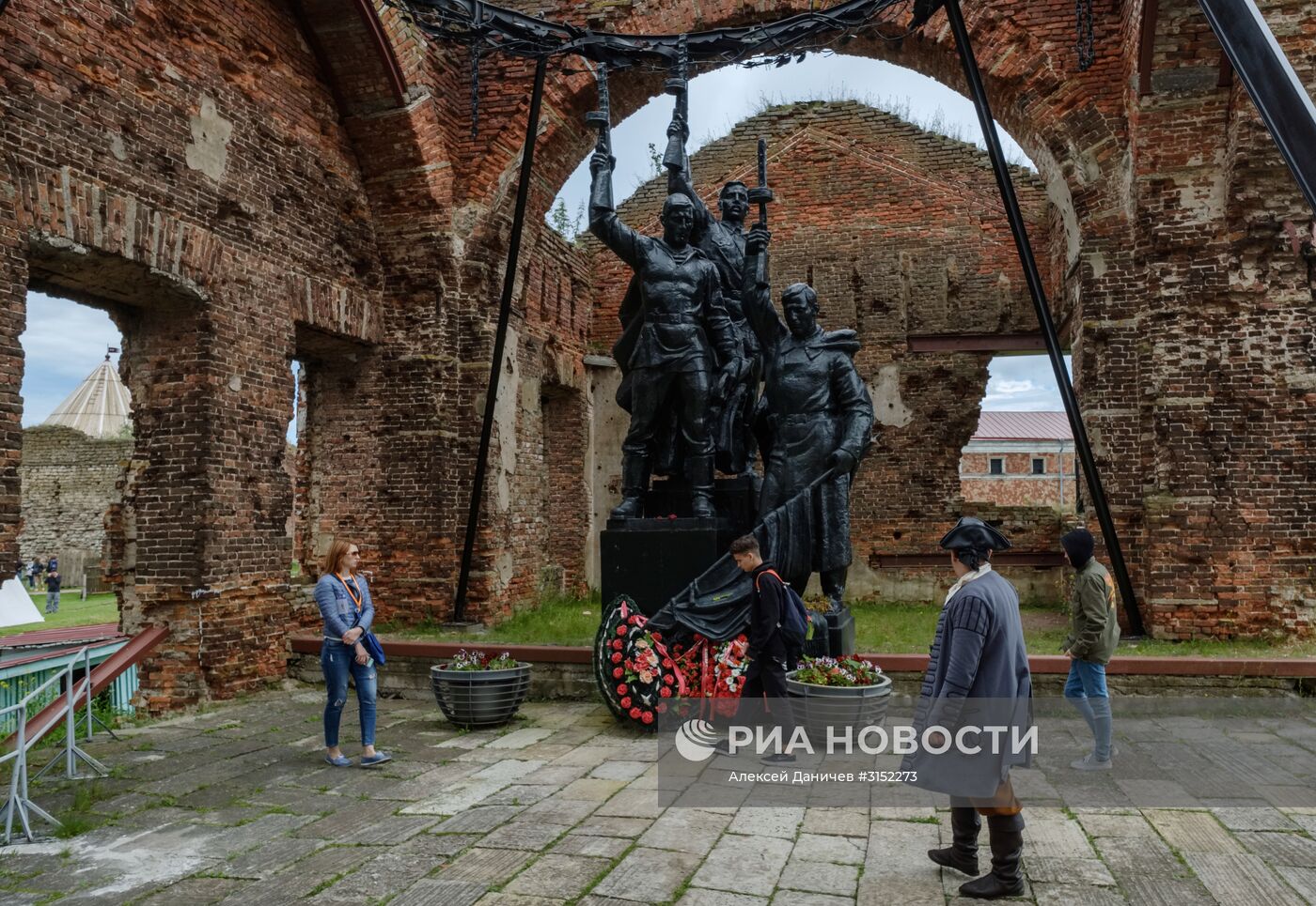 Исторический фестиваль "Страж в истоке Невы" в Ленинградской области